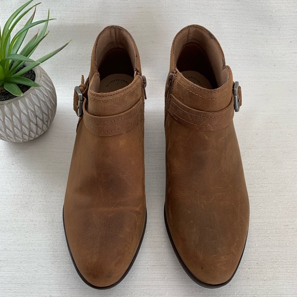 Clarks Adreena Dark Tan Nubuck Leather Mid Stacked Heel Booties Woman’s 9.5M - Picture 2 of 12